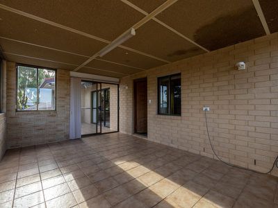 25 Liverpool Street , Shoalwater