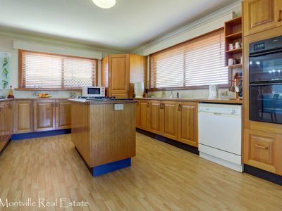 152-166 Western Avenue, Montville