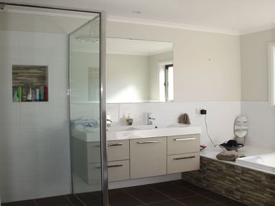 52 The Southern Parkway, Forster