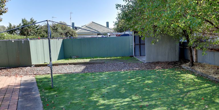 20 Brock, Euroa