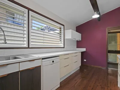 32 Hillcrest Avenue, Moorebank