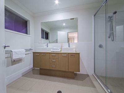 5 Esk Cres, Wakerley