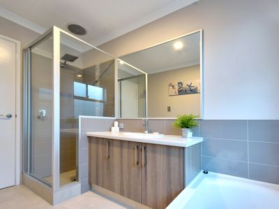 10 Fairy Parade, Alkimos