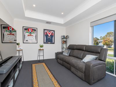 9 Pierrepoint Loop, Champion Lakes