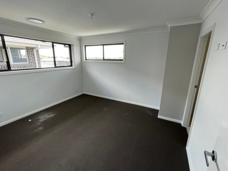 5 Narooma Street, Gregory Hills