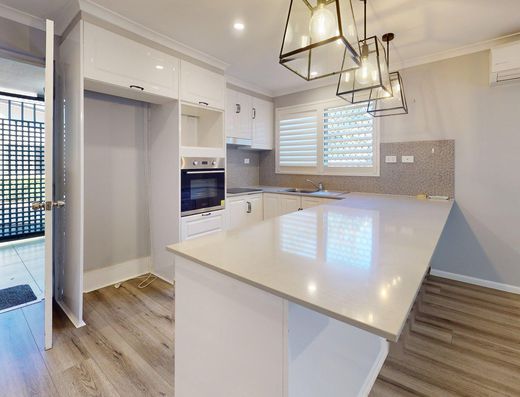 Modern Townhouse in Central Noosaville Location image 6