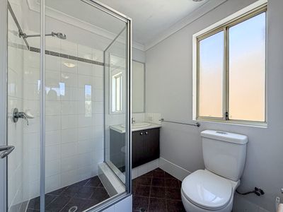 22 / 17 Third Avenue, Kelmscott