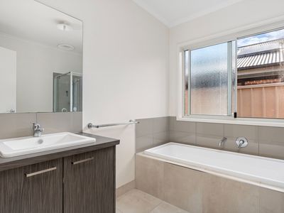 43 AXFORD BOULEVARD, Wodonga