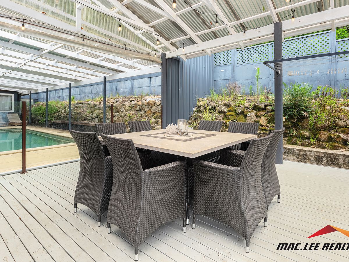 27 Station Road East, Fountaindale