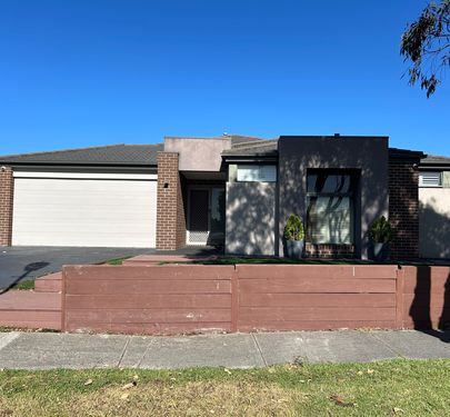 7 Stately Drive, Cranbourne East