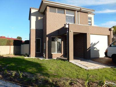 2 / 31 Beckington Crescent, Hampton Park
