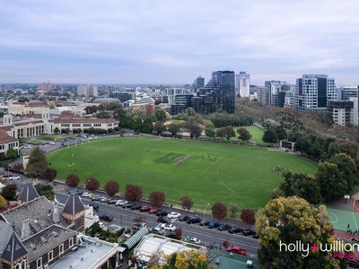 1422 / 555 St Kilda Road, Melbourne