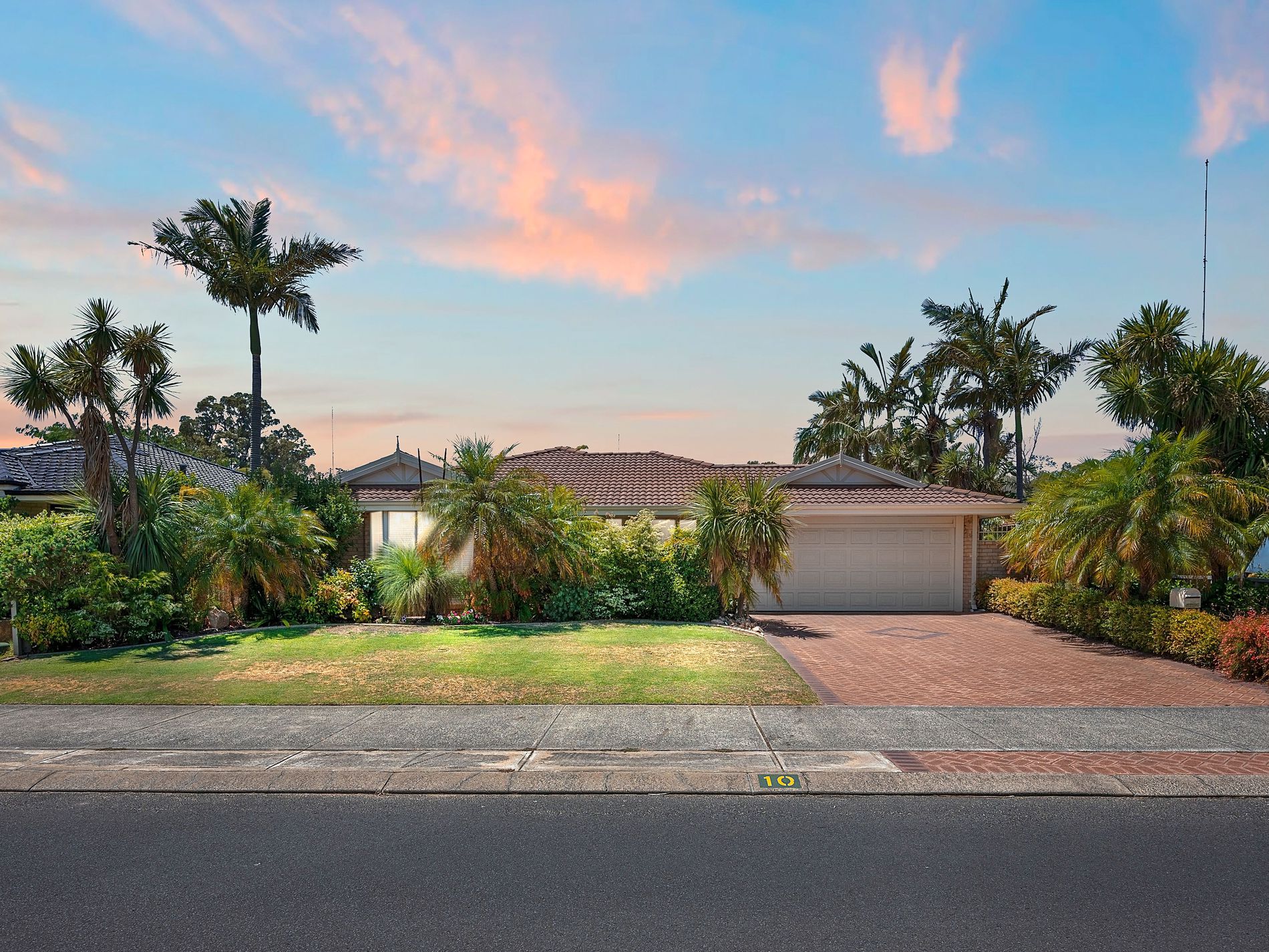 10 Somerville Drive, College Grove Gard Real Estate