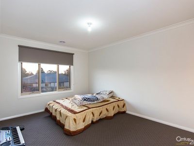 8 Devlin Place, Cranbourne North
