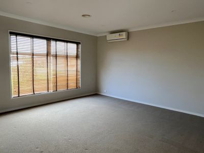 9 Cape Barron Drive, Lara