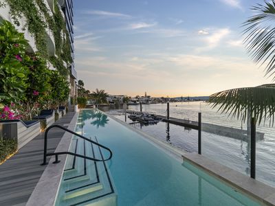 1007 / 15 Cannes Avenue, Surfers Paradise