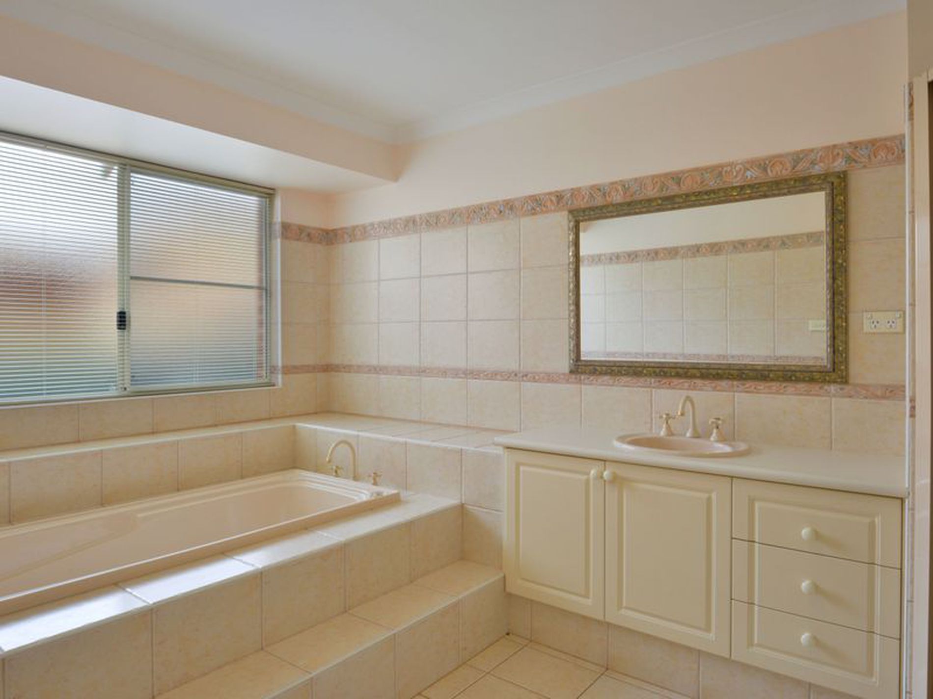 46 Chapman Drive, Somerville