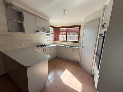 2 / 15 High Street, Werribee