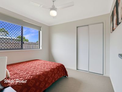 1 / 12 Wisteria Avenue, Ooralea Waters