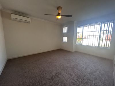 17 Pinot Loop, Pearsall