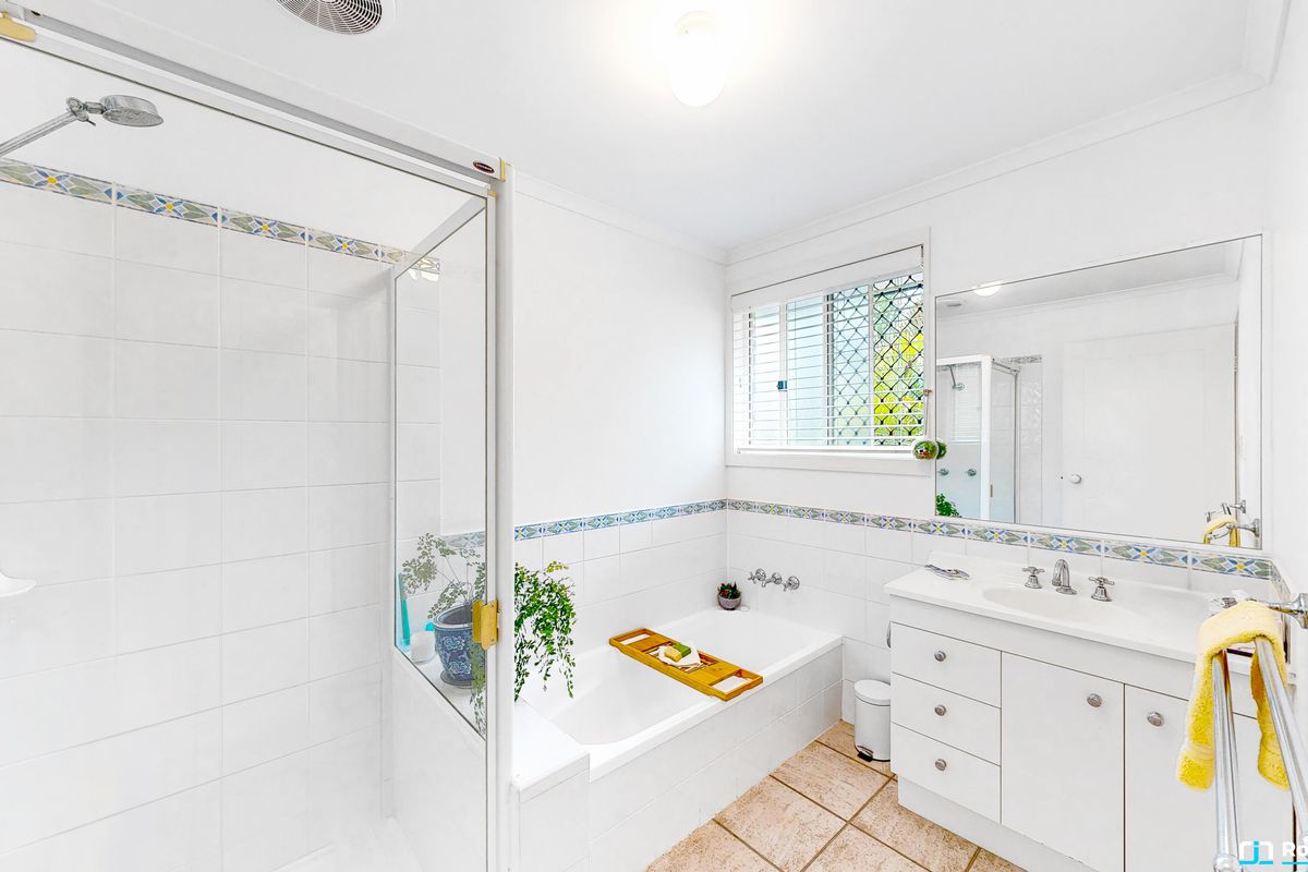 11 Hoylake Court, Tewantin