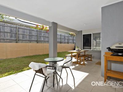 8 St Marys Cl, Doolandella