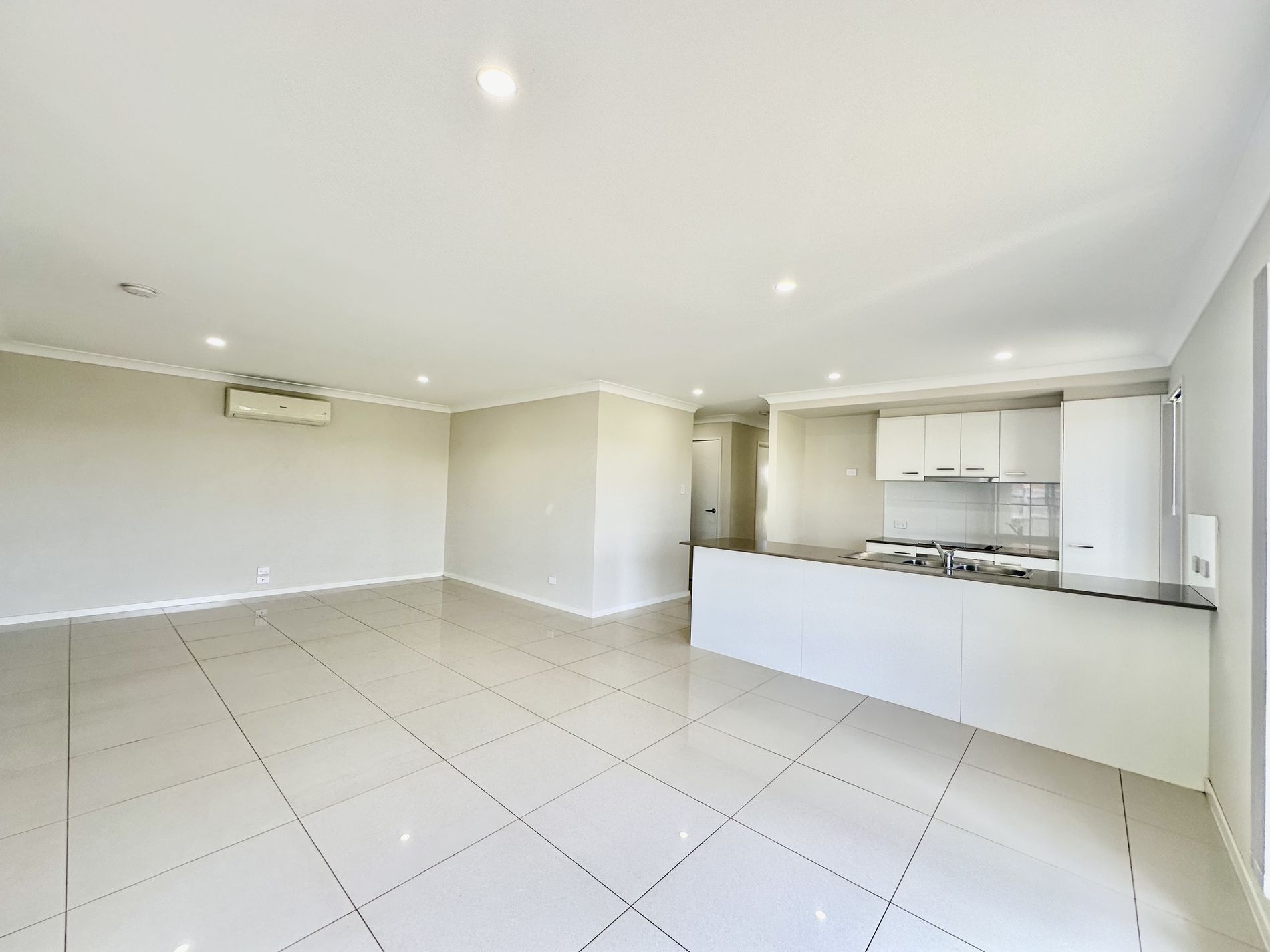 1 / 5 Corack Avenue, Cambooya