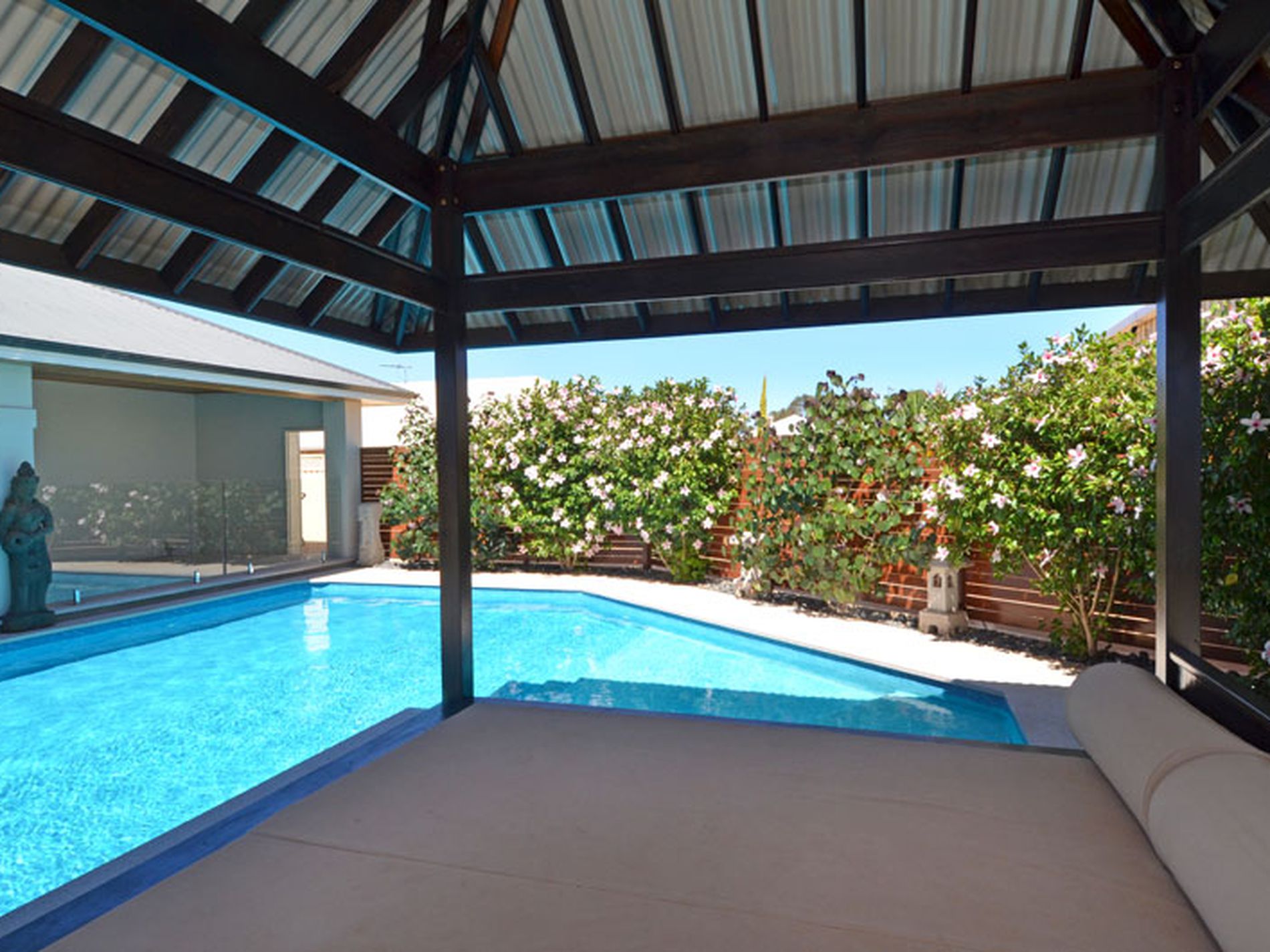 5 Buchanan Court, Somerville