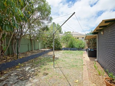 25 Derrington Crescent, Balga