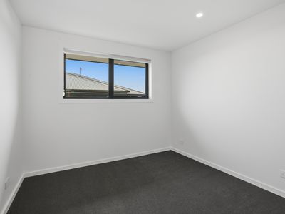 2 / 67 Parkfield Drive, Youngtown