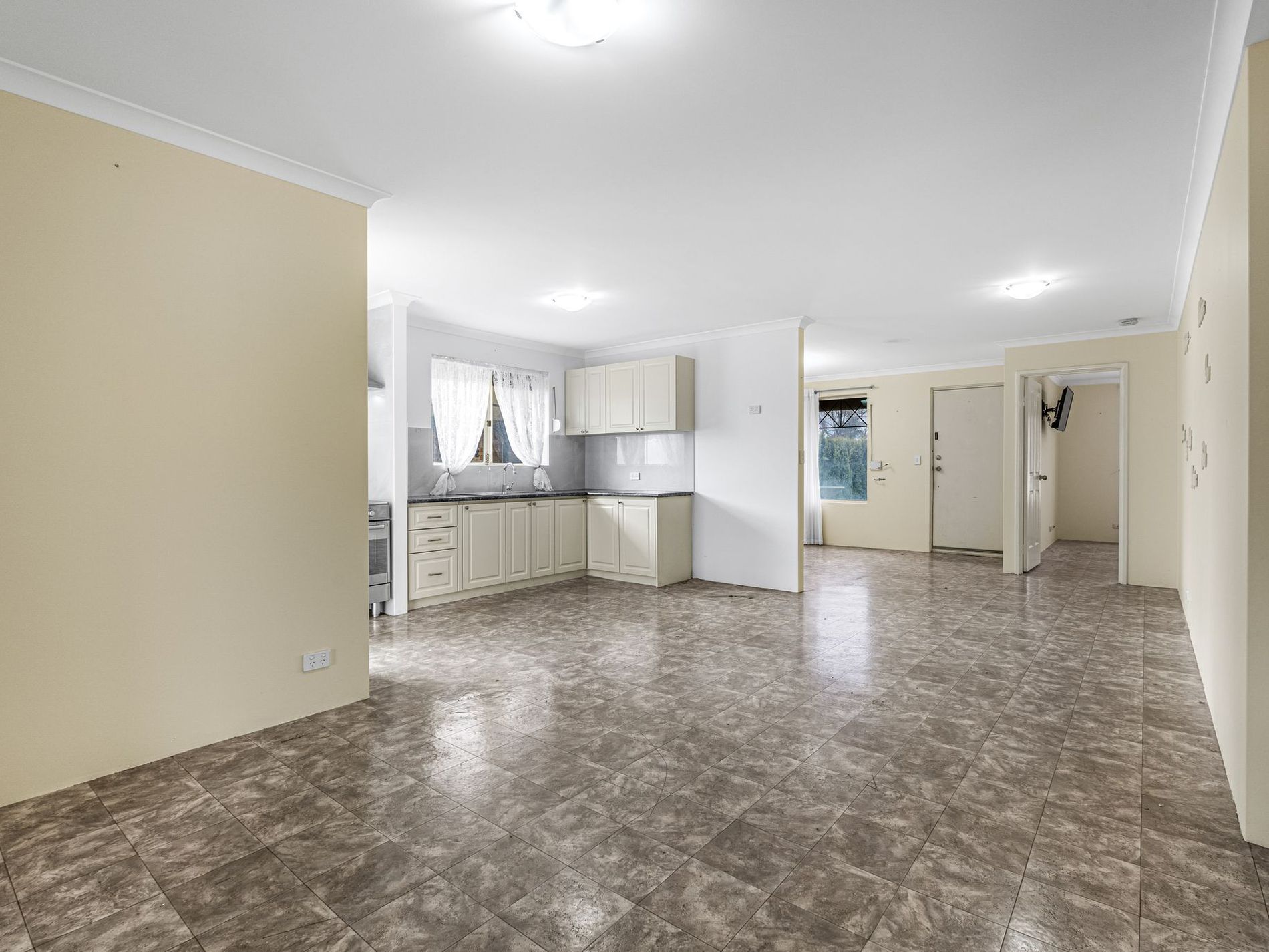 6 Tuscany Place, Caversham