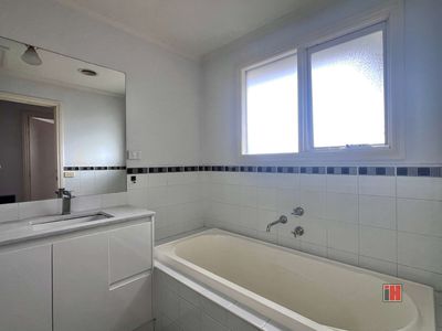 2 / 8 Faye Street, Reservoir