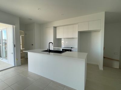 12 Birksgate Crescent, Banya