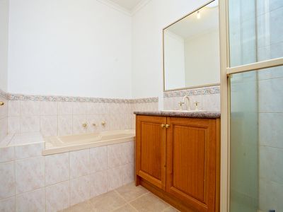 3A Carly Terrace, Werribee