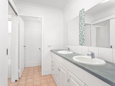 75 King George Parade, Forster
