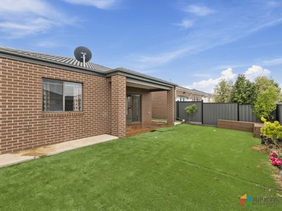 8 Shamrock Way, Truganina