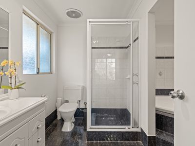 2 Stenton Gardens, Kinross