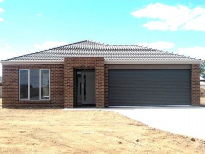 9 Deakin Court, Horsham