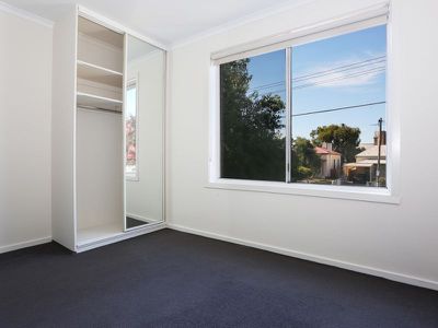 2 / 389 Barkly Street, Footscray