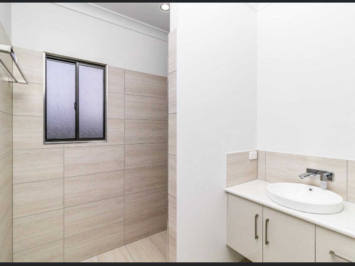 2 / 5 Jasmine Court, Atherton