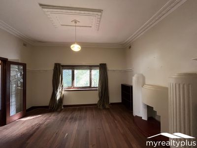 128 Robert Street, Como