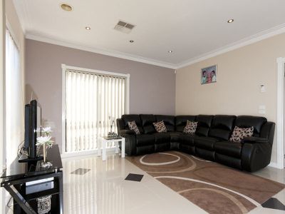 18 Hopegood Place, Lynbrook