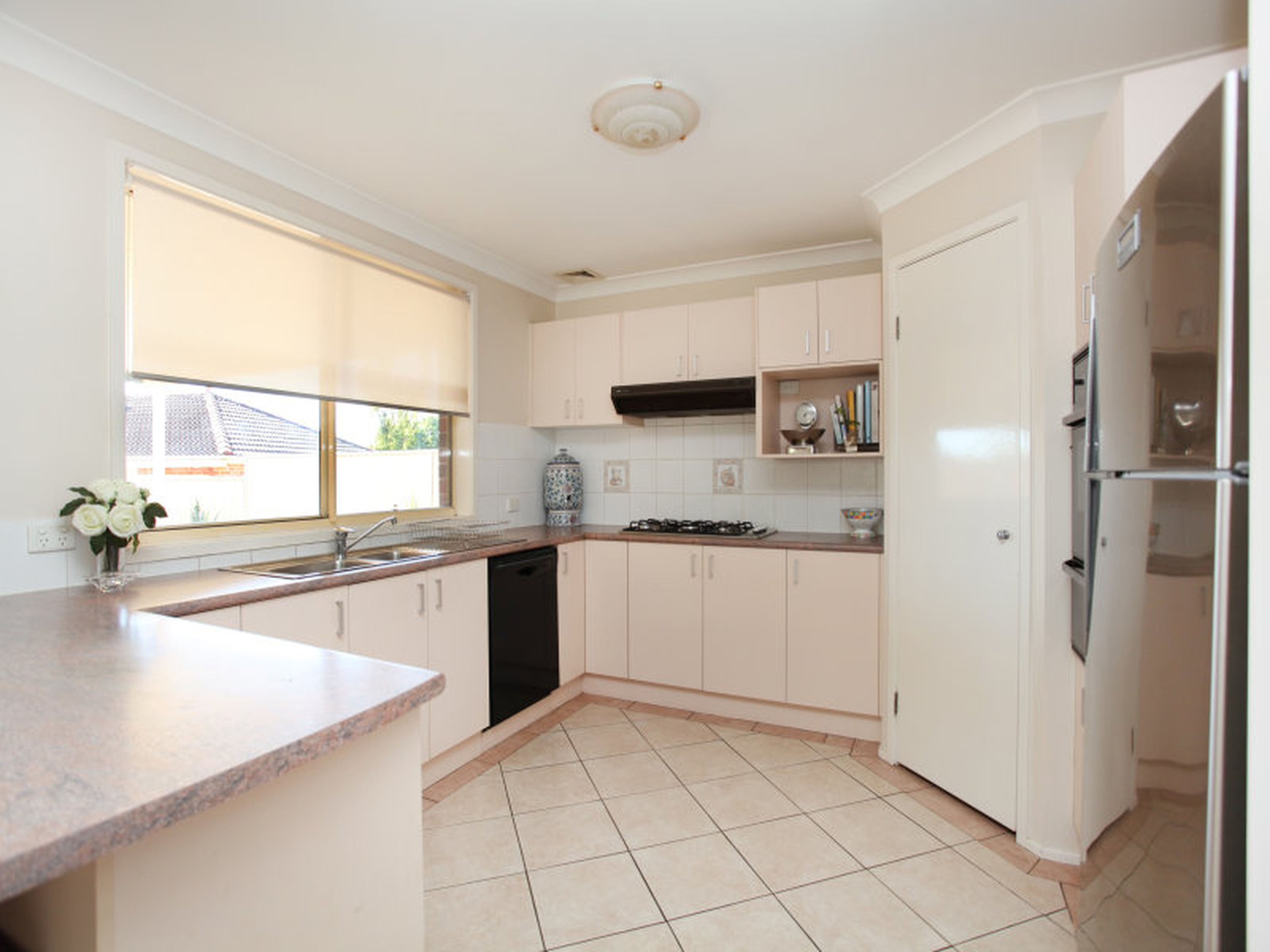 6 Buyu Road, GLENMORE PARK