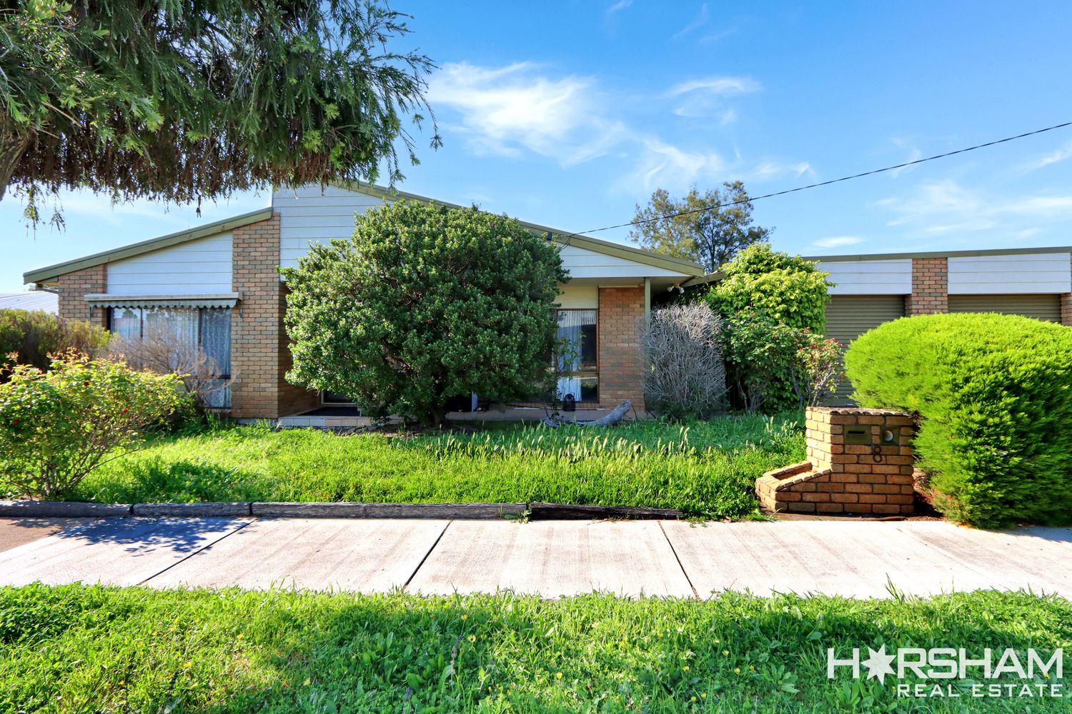 8 Henderson Avenue, Horsham
