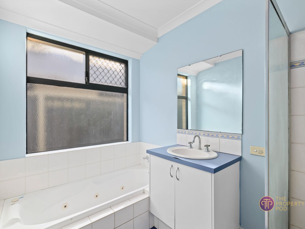 42 Woodside Loop, Beckenham