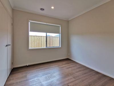 16 Gambino Crescent, Truganina