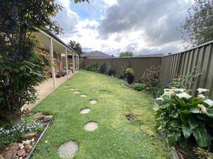 2 / 52 Mountford Crescent, East Albury