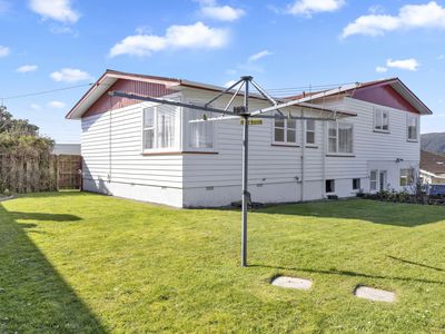 33A Saint Edmund Crescent, Tawa
