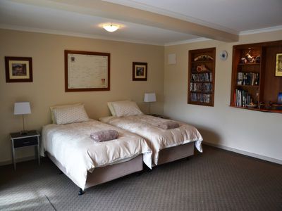 8-10 Feathertop Street , Tawonga South