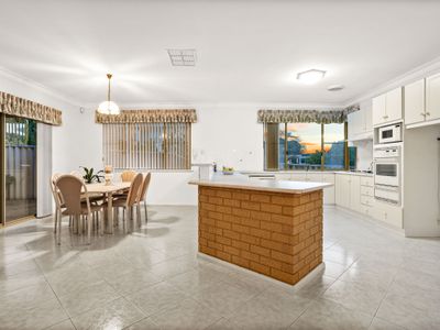 8 Rossiter Way, Winthrop